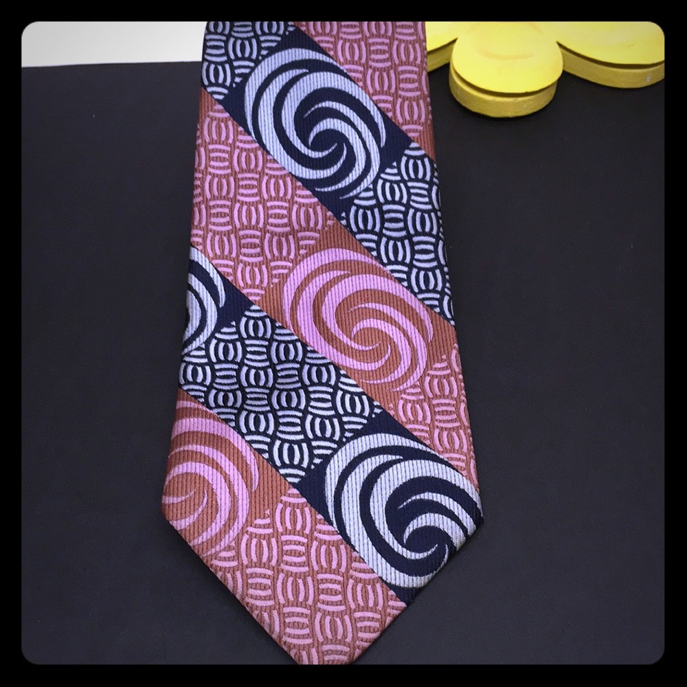 Neck Tie Swirl Pattern by Art